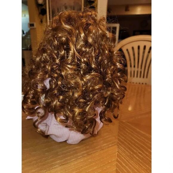 Vintage Danbury mint little girl porcelain doll - Picture 4 of 5